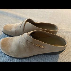 LL BEAN Women’s fall,  size 11 mules.